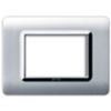 Serie 44 - placca Tecnopolimero 44 in plastica 3 posti alluminio naturale cornice cromata