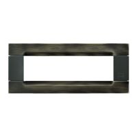 Nea - White Kadra plate in brushed brass metal 7 places