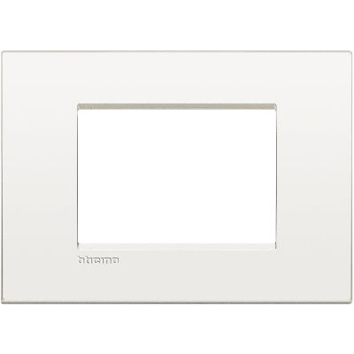 LivingLight Air - Monochrome plate in pure white 3-place metal