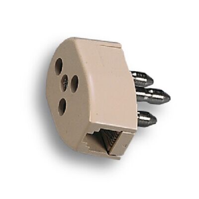 Three-pole plug with lowered 6/2 plug socket
