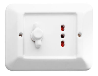 Delux - placa de porcelana con interruptor y toma bypass blanca