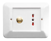 Delux - placca in porcellana con pulsante ottonato e presa bipasso bianco